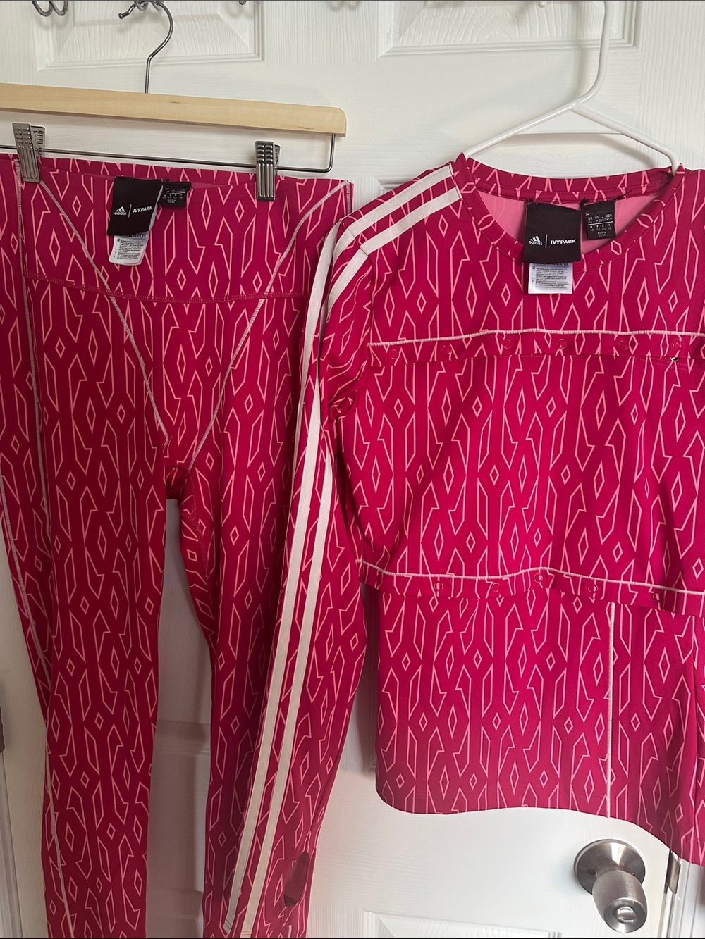 IVY PARK x adidas Fuchsia Geometric Print Leggings and Long-Sleeve Top